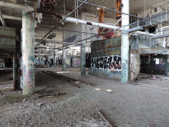 Alle losse metaal is uit de fabriek meegenomen door metaaldieven