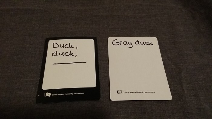 Cards Against Humanity. Emma en Peter: vul eens aan 'Duck, duck...'
