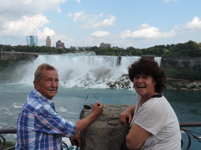 Pa en ma bij de Niagara Falls