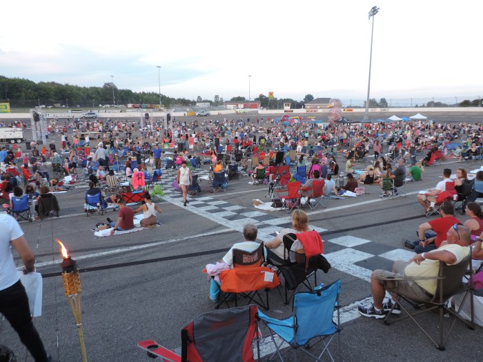 Het Lantern Fest op de Motor Speedway in Erie, PA