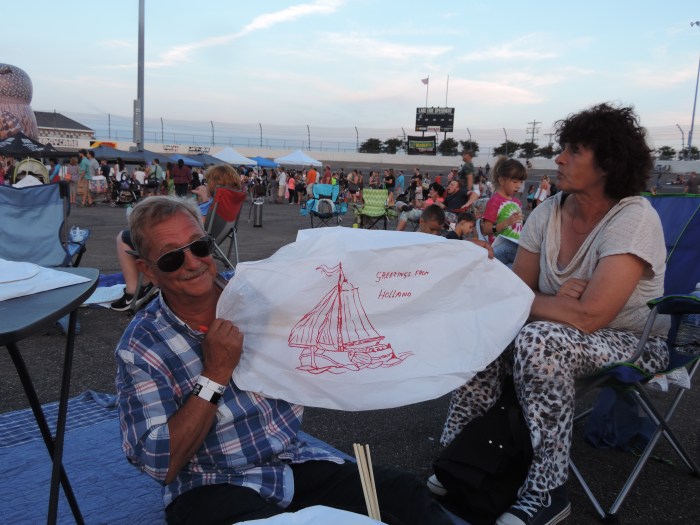 Pa heeft zijn lampion versierd met een voor ons bekend plaatje