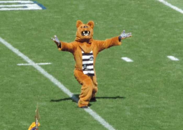 Onze mascotte - de Nittany Lion - een stuk vrolijker!