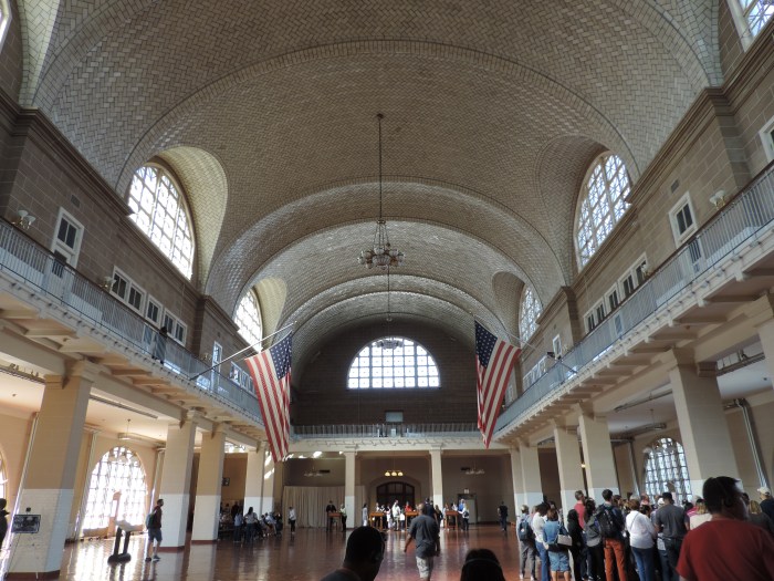 De ontvangsthal van Ellis Island