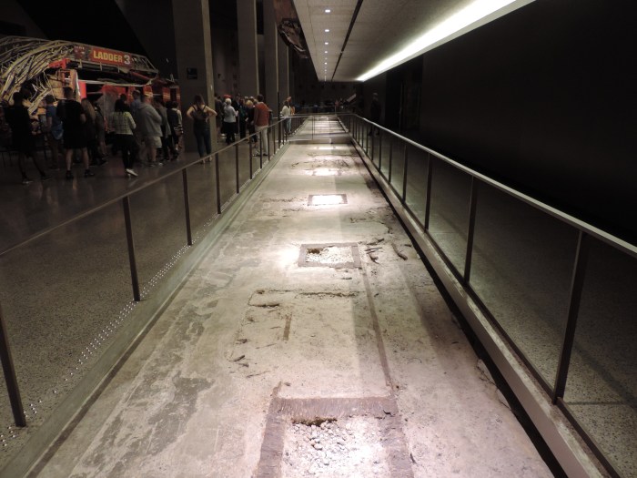 Een stuk van de originele fundering van een van de Twin Towers