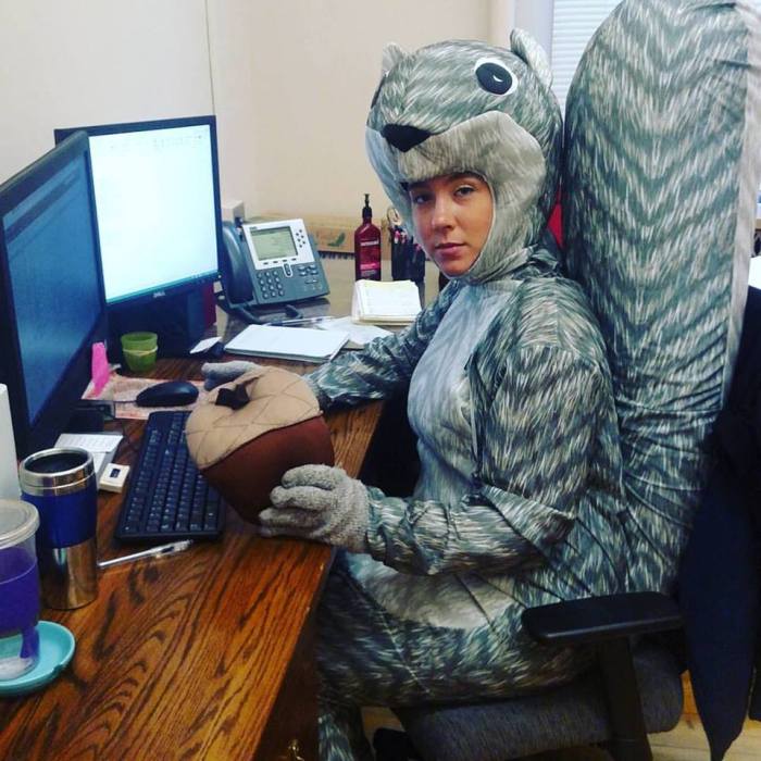 Onze vriendin Jess is vandaag als eekhoorn aan het werk gegaan...! (Dit is echt waar.)